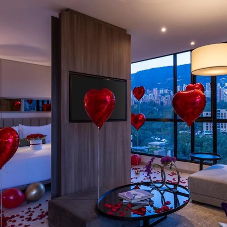 Hotel York Luxury Suites Medellin By Preferred Extérieur photo A bedroom at the hotel
