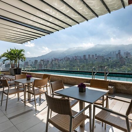 Hotel York Luxury Suites Medellin By Preferred Extérieur photo The rooftop pool at the hotel