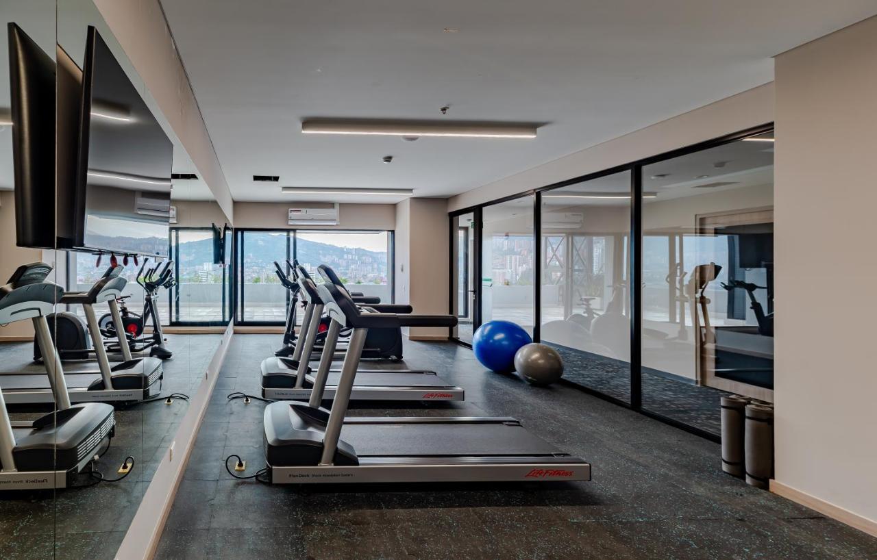 Hotel York Luxury Suites Medellin By Preferred Extérieur photo The gym at the hotel