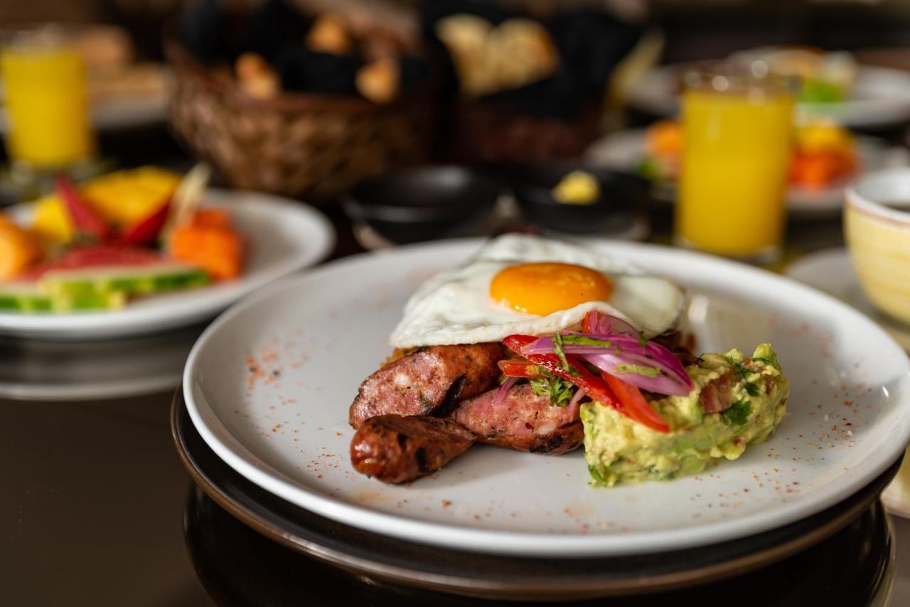 Hotel York Luxury Suites Medellin By Preferred Extérieur photo Breakfast at the hotel
