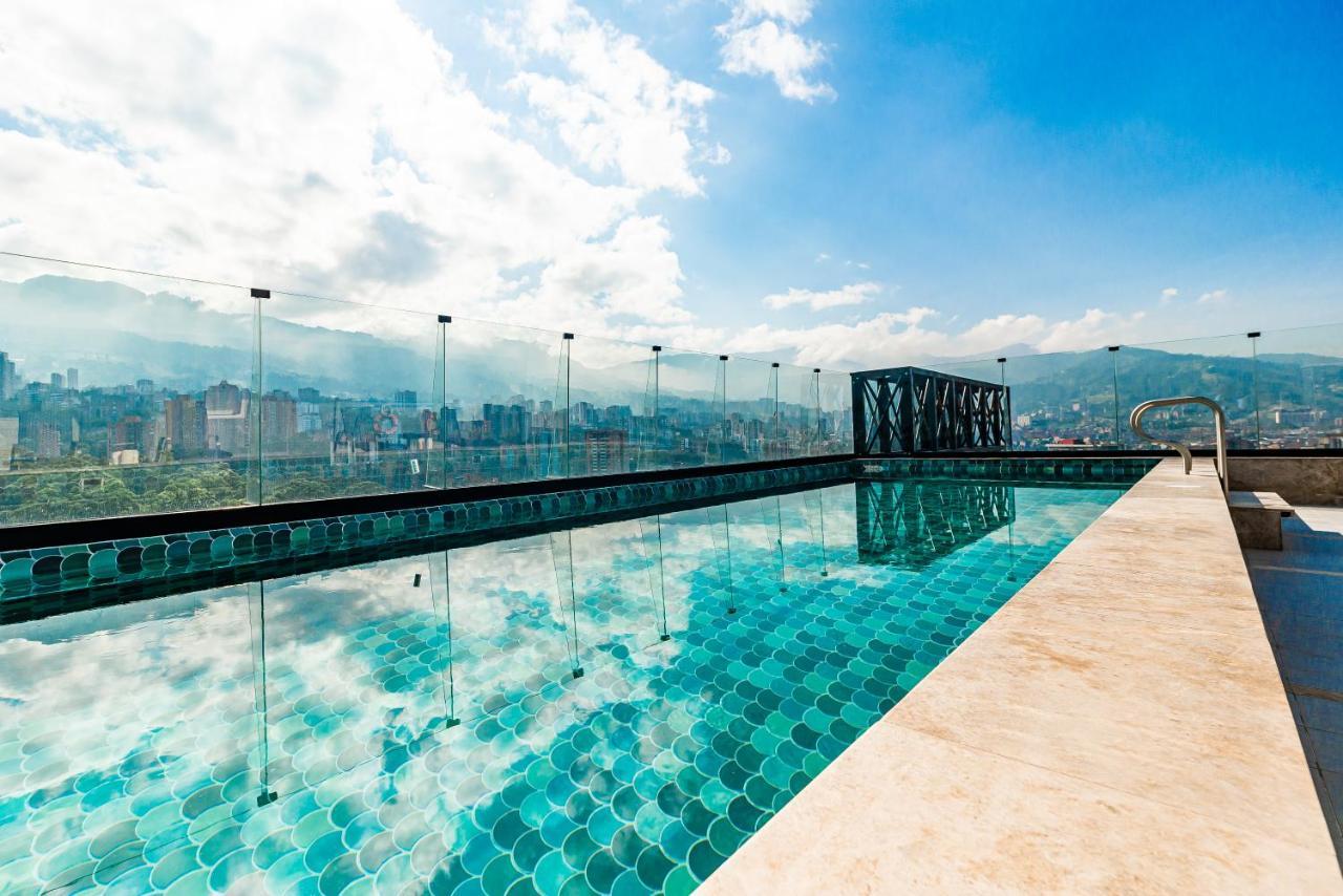 Hotel York Luxury Suites Medellin By Preferred Extérieur photo Rooftop pool