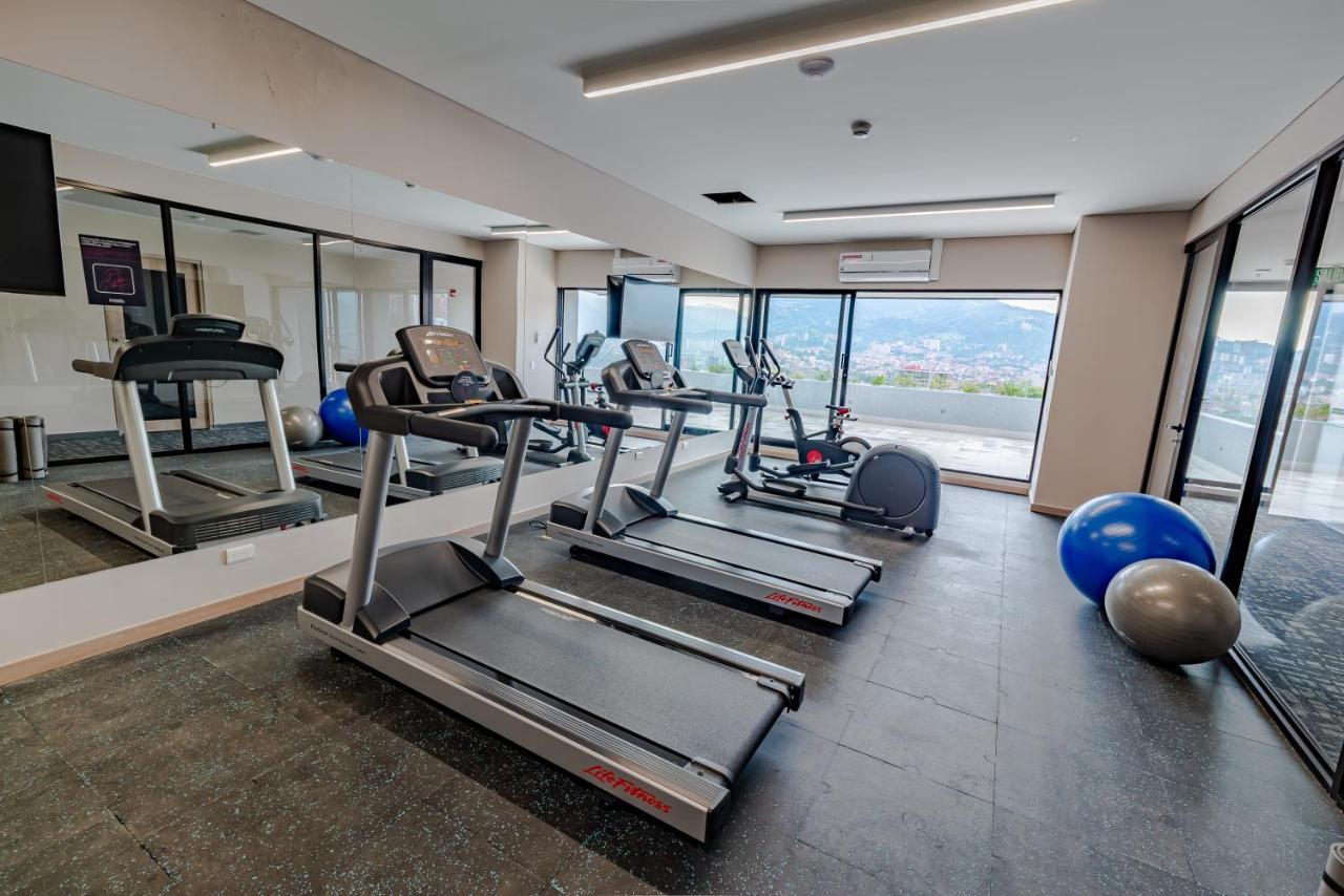 Hotel York Luxury Suites Medellin By Preferred Extérieur photo The gym at the hotel