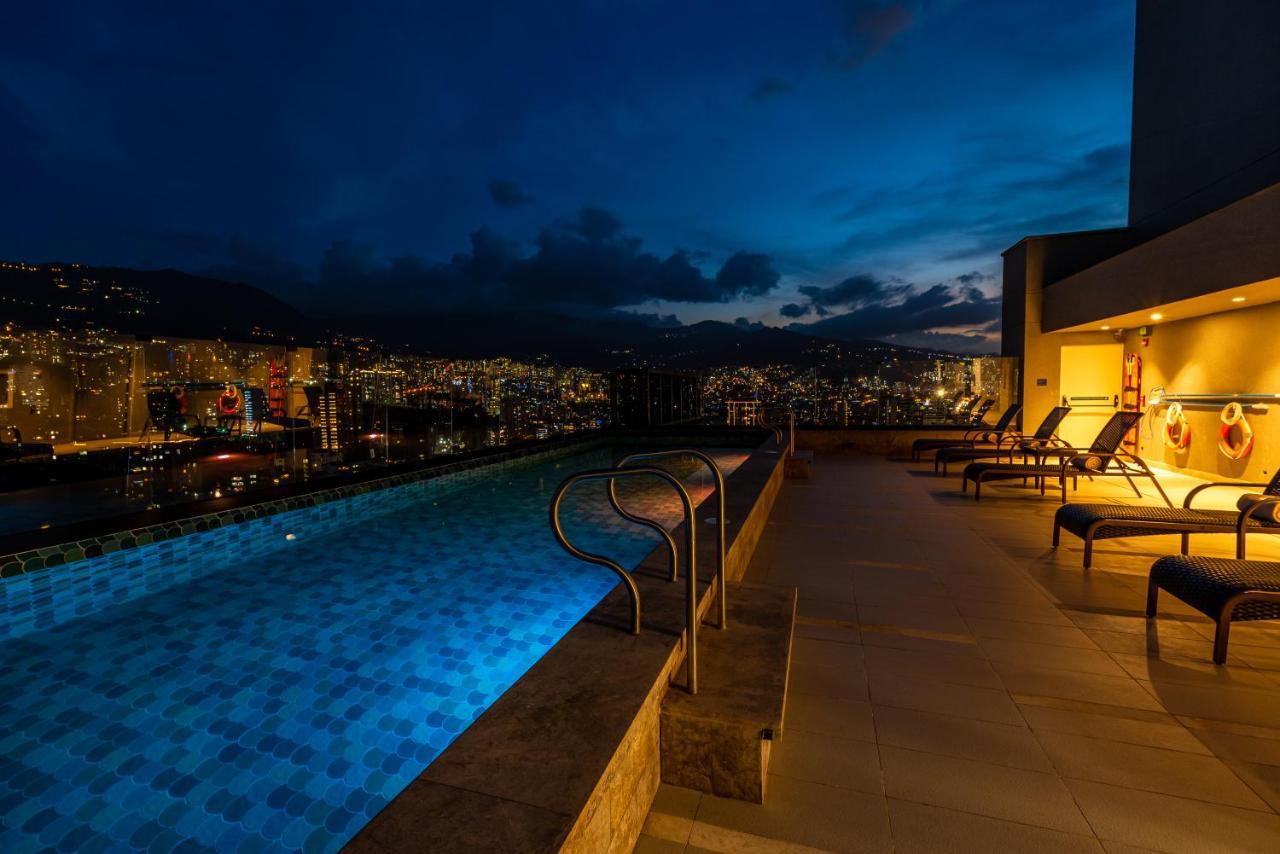 Hotel York Luxury Suites Medellin By Preferred Extérieur photo Rooftop pool at the Hotel
