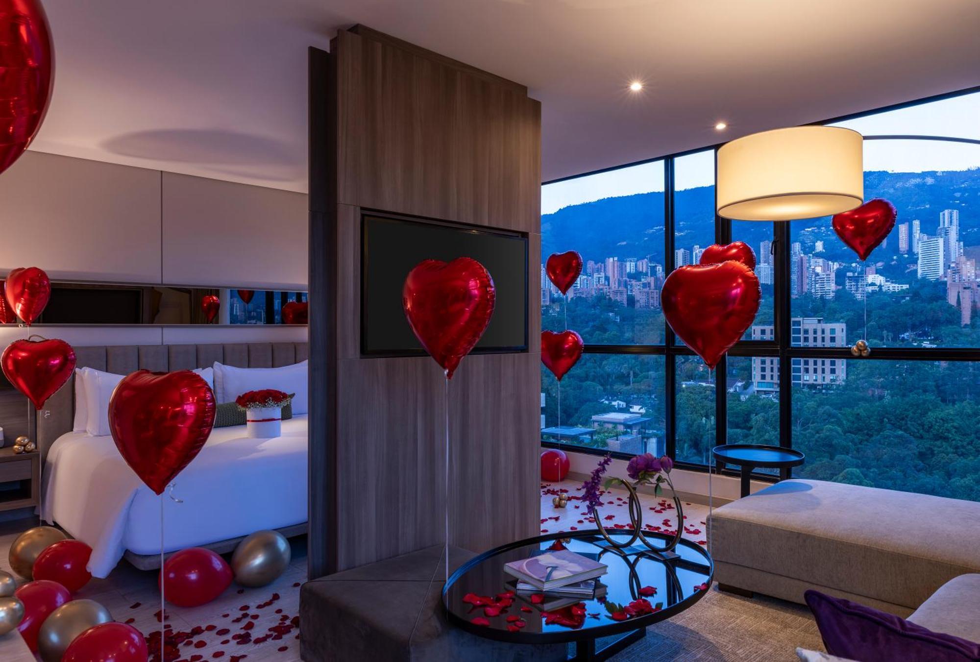 Hotel York Luxury Suites Medellin By Preferred Extérieur photo A bedroom at the hotel