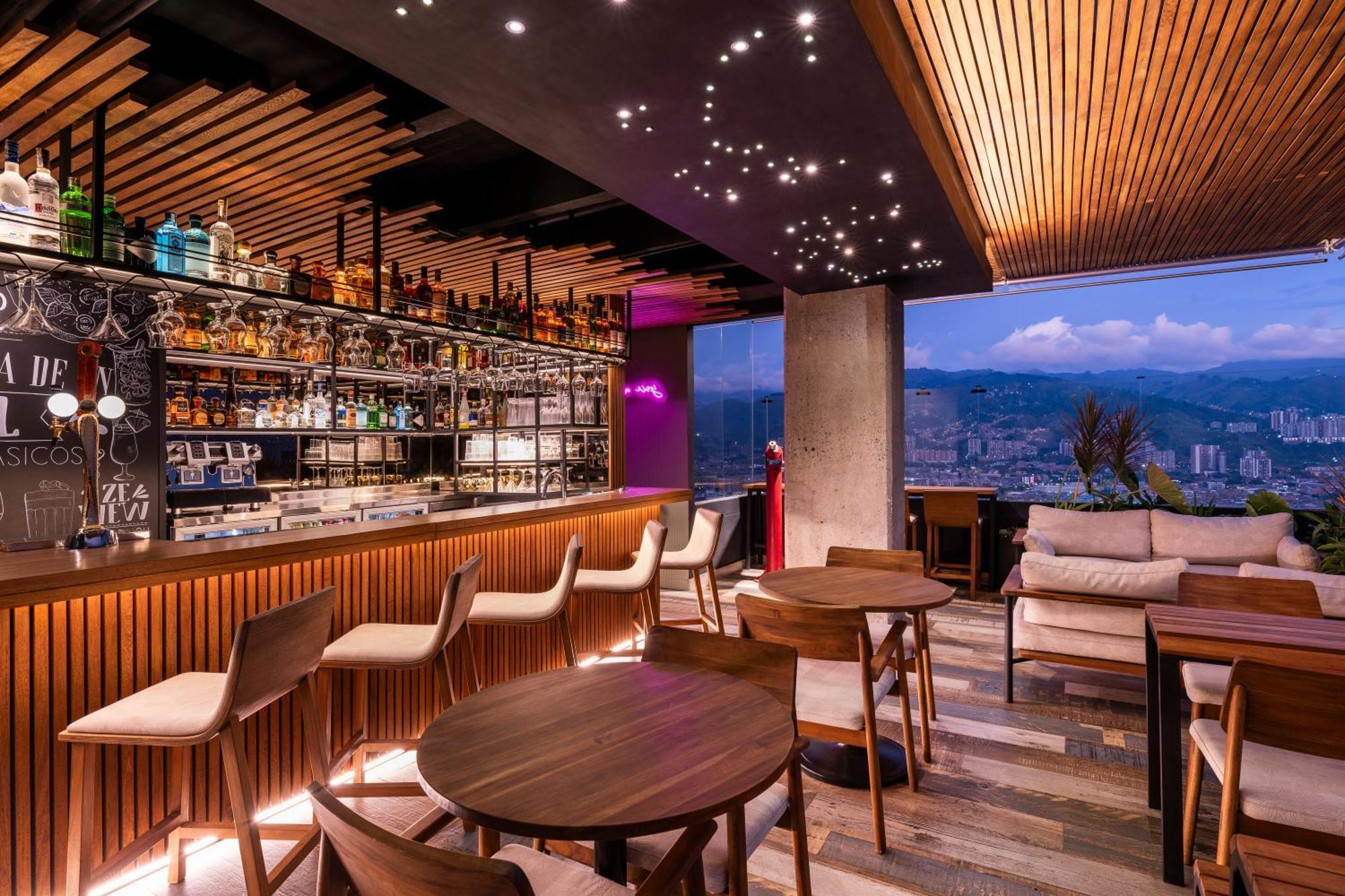 Hotel York Luxury Suites Medellin By Preferred Extérieur photo The bar at the 360° Sky Lounge