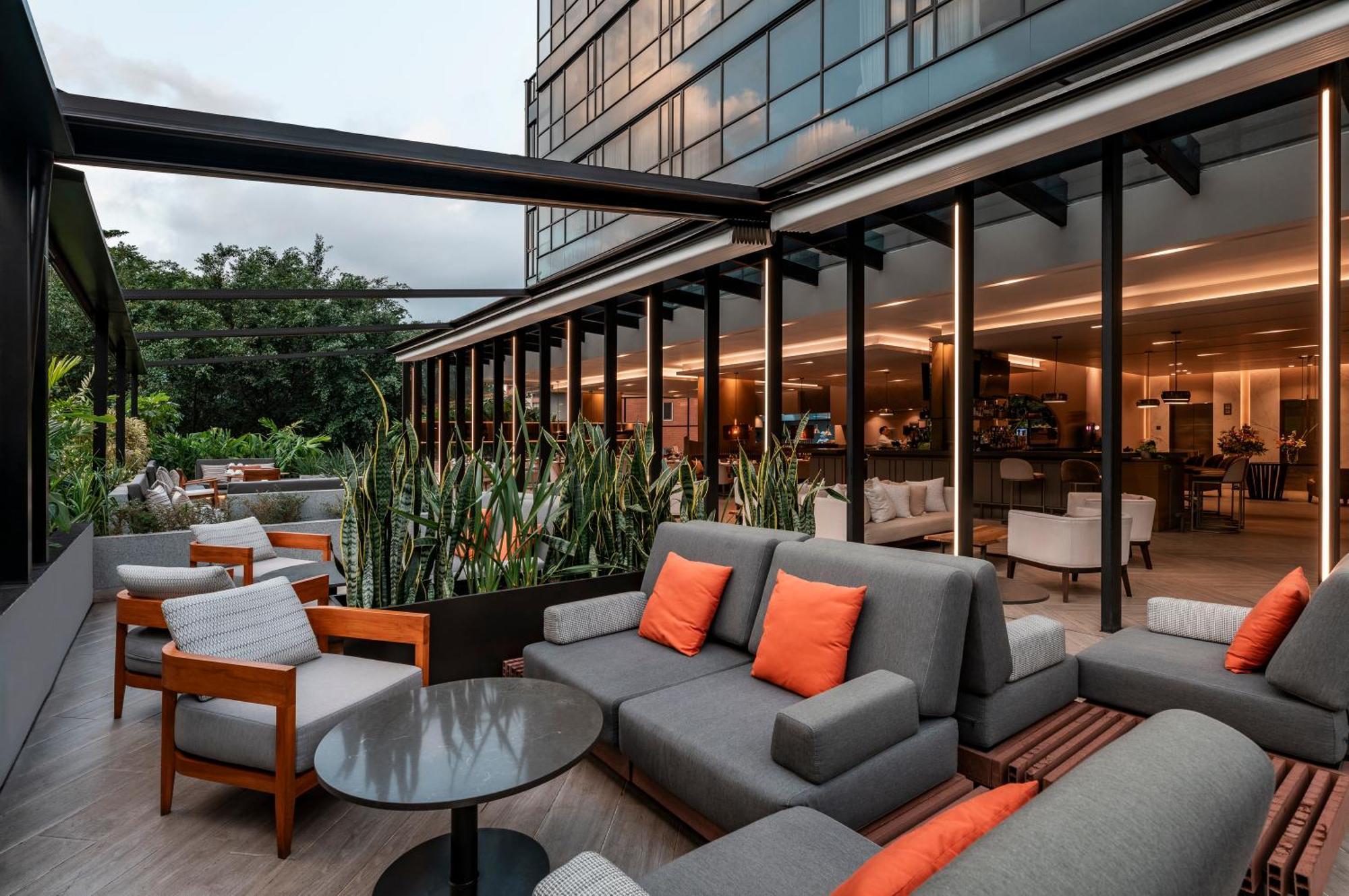 Hotel York Luxury Suites Medellin By Preferred Extérieur photo The hotel's rooftop lounge