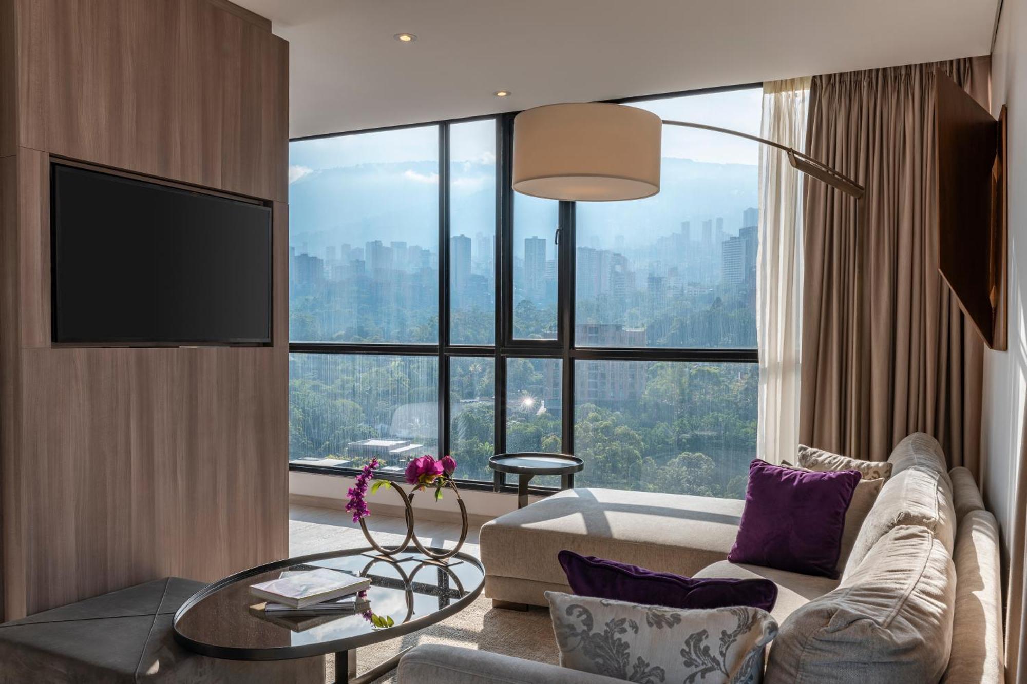 Hotel York Luxury Suites Medellin By Preferred Extérieur photo A suite at the hotel