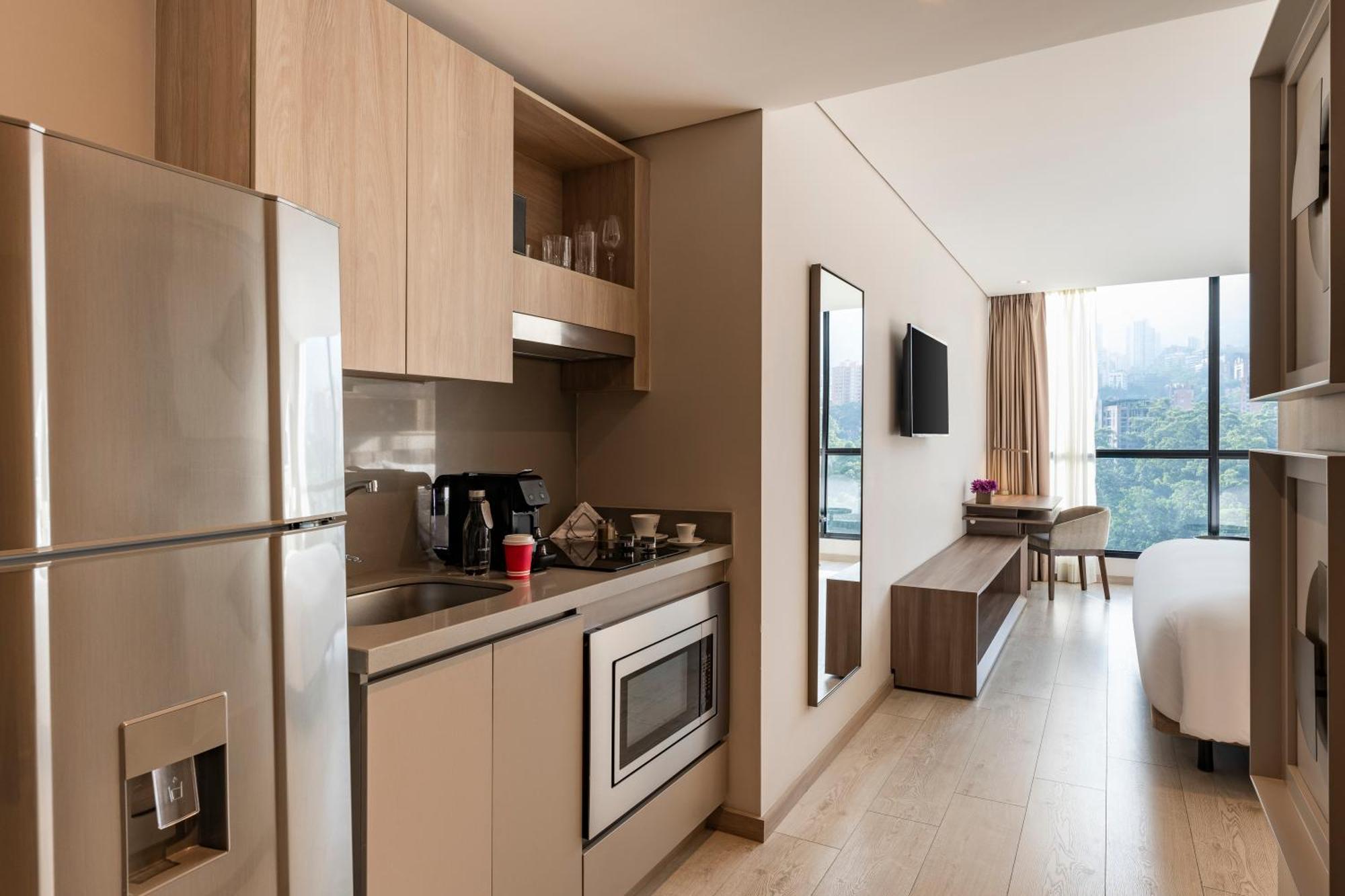 Hotel York Luxury Suites Medellin By Preferred Extérieur photo Studio apartment with a kitchenette
