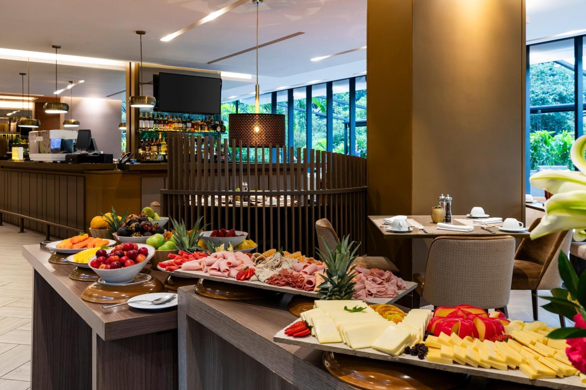 Hotel York Luxury Suites Medellin By Preferred Extérieur photo The Club at Changi Airport